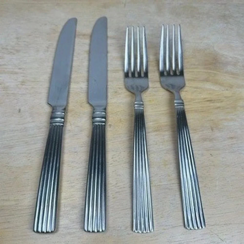 REED & BARTON CRESCENDO II Stainless 18/10 2 Dinner Forks & 2‎ Dinner Knives